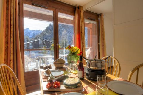 The residence Le Nevez, Les Contamines-Montjoie, Alps, France is a small building situated 5 minutes walking distance from the cable cars, in the Hameaux du Lay. Amenities such as shops and ski lifts are located 50m from the residence. The appartment...