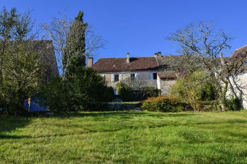 This vintage Holiday Home is based in Montfaucon, welcomes you with 4 spacious bedrooms to accomodate upto 8 persons, and is extremely suitable for families with children. The house sits in the center of Montfaucon in the natural forest region, where...