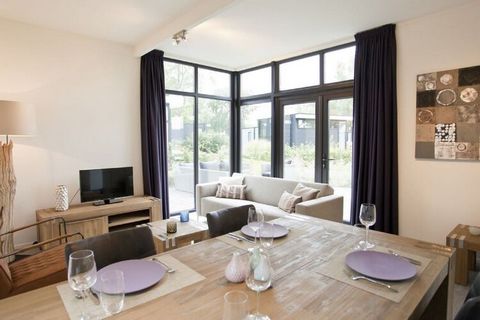 This modern holiday home is located in Resort Maasduinen, in an area with lots of nature and water, on the edge of the National Park of the same name. It is 12 km southwest of the city of Venlo and a stone's throw from the Dutch-German border. This s...