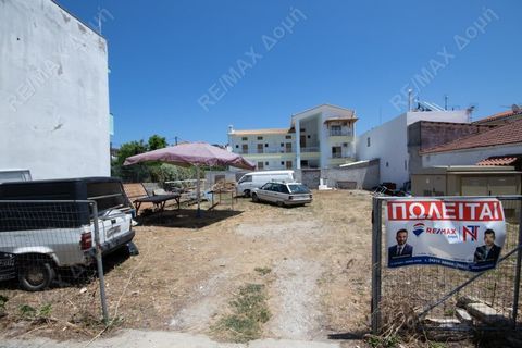Sporades-Skiathos - Chora (Main town): For Sale Plot Within settlement, 342 sq.m., Frontage (m): 18, Depth (m): 23, Building factor: 1,4, Coverage factor: 70, View: View on the street, Features: For development, Fenced, For investment, Flat, For tour...