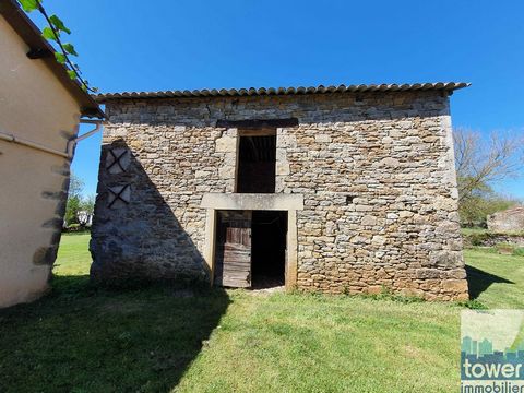 Come and discover these 2 charming stone barns from the beginning of the 19th century, located in a pleasant hamlet of character, only 3 kilometers from the Commercial Zone of Villefranche de Rouergue. These two properties are positioned on a nice pl...