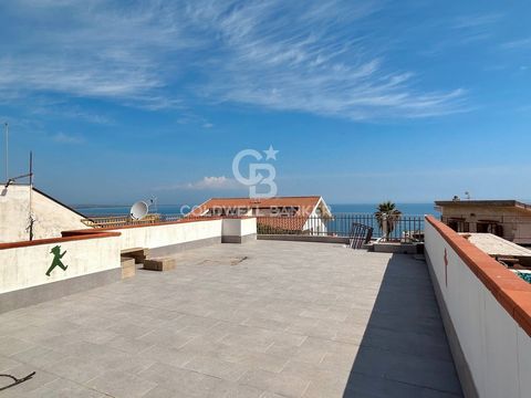 Syracuse, Augusta: Semi-independent apartment with sea view! This property offers spectacular sea views and is less than a 5-minute walk from the beach. The apartment has a corridor that perfectly disengages two bedrooms with sea view, kitchen, bathr...