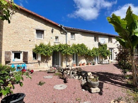 Pretty house in the centre of an attractive village just a few minutes from Ruffec and close to the pretty village of Verteuil-sur-Charente. The roof is new and the house has triple-glazed windows. Easy access within a few minutes drive to the main r...