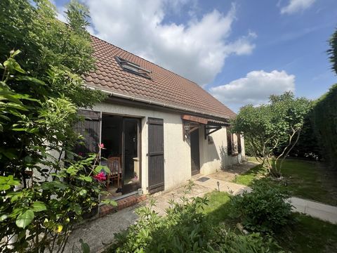 In the department of Yvelines, quick access N10. Come and discover this pavilion composed of an entrance, a living room, separate and equipped kitchen, a bathroom, toilet and two bedrooms. Upstairs landing room serving 3 bedrooms and a bathroom with ...