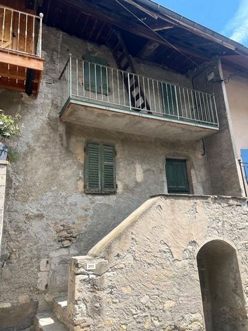Charming village house to renovate, semi-detached, about 60m2 of living space + convertible attic. It includes on the ground floor 2 vaulted cellars, upstairs: 2 rooms, above: 2 rooms with balcony + attic. Ample parking nearby. No amenities in place....