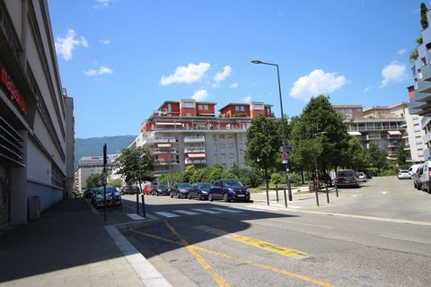 Dpt Isère (38), à vendre GRENOBLE appartement Dernier étage Secteur Mutualiste