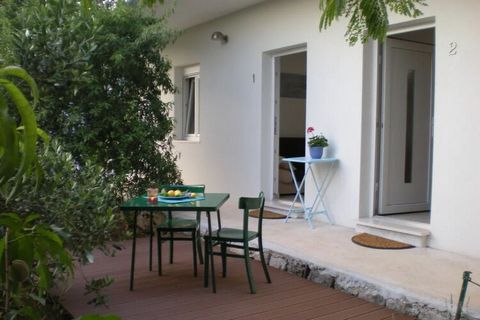 This holiday home, built in 2010, is only a few minutes' walk from the beach and in a wonderfully quiet location. You can relax on the terrace and enjoy the scent of flowers, herbs and the shady trees in the garden. Around the port of the small villa...