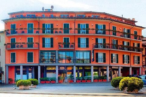 In the center of Baveno on Lake Maggiore, just 50 meters from the lake promenade and the pier for ships to the Borromean Islands. Let yourself be pampered with culinary delights in the in-house restaurant. Stroll along the beautiful promenade in the ...