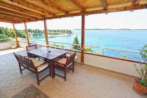 Hvar, detached apartment house, located in a unique location 1st row by the sea. Built in a cascade, it has a beautiful view of the sea from all floors and private access to the beach. Located on a plot of 1050 m2 and has 250 m2 of living space. Buil...