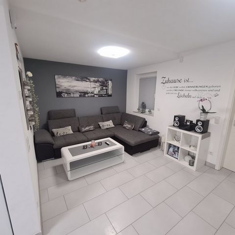 Very nice basement granny apartment in a two-family house with separate access in Neuss Allerheiligen. Despite the basement, the apartment is flooded with light.