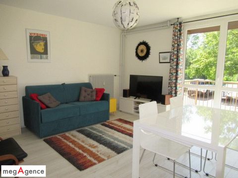 Apartment 56 m², furnished F2, cellar, parking space. Announcement (French) (653/900)? : In VICHY near Lake Allier and greenway, impeccable apartment sold fully furnished of 56 m² on the ground floor: (Half level) therefore no elevator charge) with c...