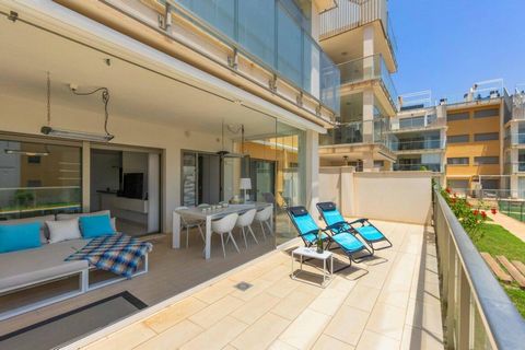 Modern luxury ground floor apartment in the popular golf area of Villamartín. It consists of two bedrooms, two bathrooms, one of them en suite, living room with kitchen, a large glazed terrace overlooking the pool. Oriented to the east. Very bright, ...