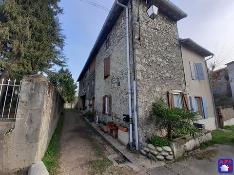 RENOVATED STONE HOUSE A few minutes from St Girons, at the gates of Haute-Garonne, charming stone house close to the school and shops. This house, completely renovated in 2006, is immediately habitable. A living room with kitchen area on the ground f...
