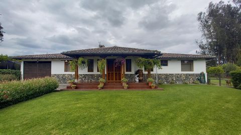 This house is located in a peaceful gated community, just 15 minutes walk to the center of Cotacachi. The complex consists of more than 30 properties, with beautiful gardens very well maintained and different styles of houses and the views are unpara...