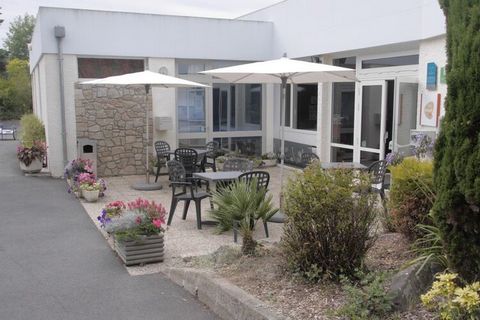 Between Saint-Malo and Saint-Brieuc, in the small seaside resort of Saint-Cast-le-Guildo, the holiday complex is located within a 4-hectare park. It comprises 63 residential units and offers direct access to the sea. A heated indoor pool, a wellness ...