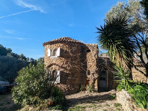 L'agence Couzinet immobilier est heureuse de vous présenter à la vente en exclusivité cette superbe propriété située à proximité du village du Castellet dans un écrin boisé avec une vue imprenable sur la Sainte Baume, sur un terrain de 6 413 m2 avec ...