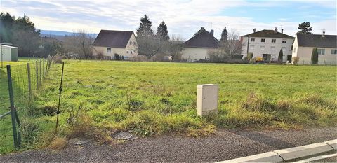 Flat land of 1180 m2 in subdivision, serviced, bounded in a quiet in one of the most beautiful village of France 30 minutes from the airport, 20 minutes DOLE (39) and GRAY (70), 50 minutes from BESANCON (25) and DIJON (21). Settle in this beautiful h...