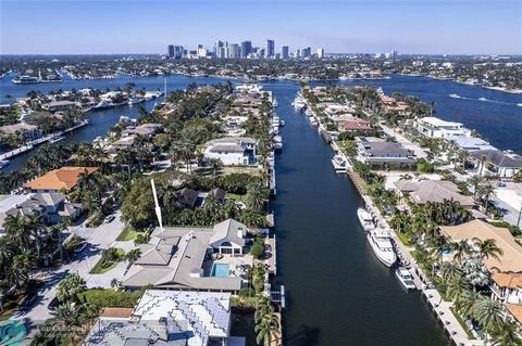 Boater's paradise for Mega Yachts. 120' of dockage, Deep waterway, 135' wide, minutes from the inlet, in prestigious Harbor Beach. Single story home on 18,000 sf lot, Turn-Key, completely renovated, finest materials and great attention to details. Cu...
