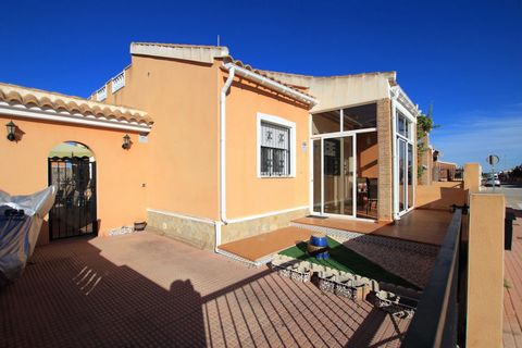 Here we have a bright and exceptionally well-presented Semi-Detached bungalow for sale in the charming village of Daya Nueva. The village square, along with a choice of bars and restaurants are just a short walk away.  This South-Facing property occu...