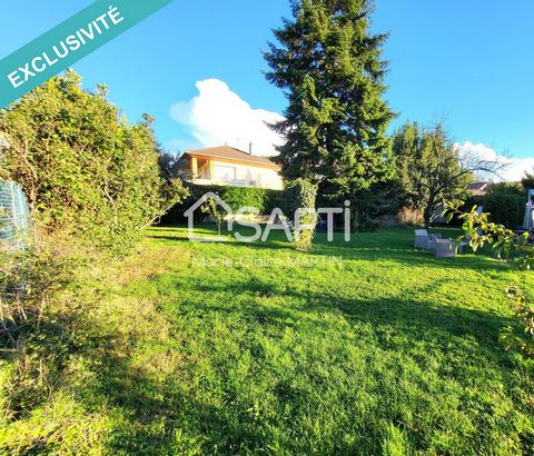 In the heart of BRON, very popular and residential area, Building plot of about 628 m² with access 120 m², Free builder, 3 min. from the shops of Avenue Franklin Roosevelt, near the Hopitaux, the Tramway T2/ T5, the nautical center,... An exceptional...