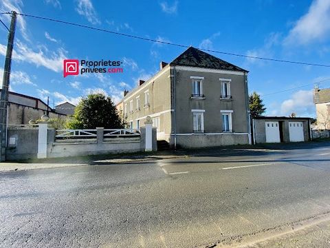 Centre Bourg de JUIGNE-DES-MOUTIERS - House of 160m² of living space, 5 bedrooms, land of 348m². with independent T3 apartment. Entrance hallway, lounge/living room/storage room, kitchen, shower room/toilet. Upstairs, hallway landing, 3 bedrooms, one...