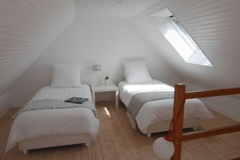 Newly renovated, modern and tastefully decorated holiday home with beautiful sea views. An ideal location for your Brittany vacation and a good alternative to a hotel room, because here you can take care of yourself. On the spacious attic you have th...