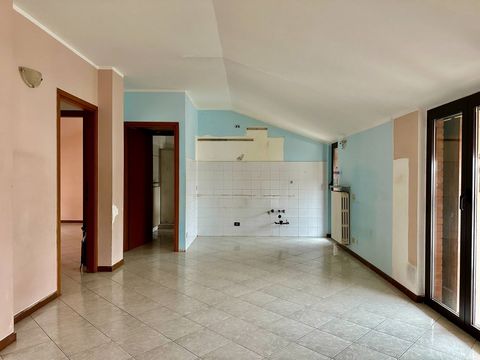 We offer for sale in the center of Zanica a bright apartment consisting of three rooms, free at the deed and ready to be inhabited. The layout of the spaces is rational and functional, with a living area consisting of a large living room with a south...