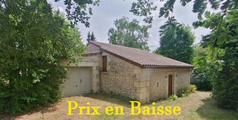 Stone house composed of a fitted and equipped kitchen, a separate toilet, and a bathroom with shower and bath. A living room with beams, beautiful living room with access to the garden. Upstairs a landing with beams, a bedroom with skylight and doubl...