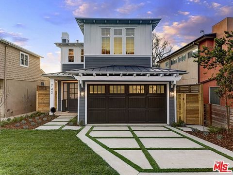 Newly built home by Thomas James Homes located in the Pacific Palisades, offers 5 bedrooms, 4 baths, and is walkable to restaurants/outdoor entertainment. The entry opens to a grand living room/dining room combination perfect for entertaining by the ...