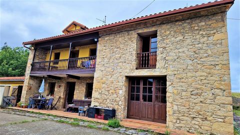 Magnifique maison rurale à vendre dans le nord de l'Espagne, dans les Asturies, dans la commune de Carreño. Elle bénéficie d'excellentes communications, à 20 minutes de l'aéroport, à 20 minutes d'Oviedo, la capitale de la région, et à 15 minutes de l...