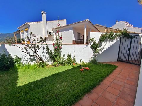 Your New Refuge in Yunquera, a Charming Town! Privileged Location in Yunquera Imagine living in a recently built detached house in the picturesque village of Yunquera. This architectural gem, with noble finishes and a traditional style, offers you a ...