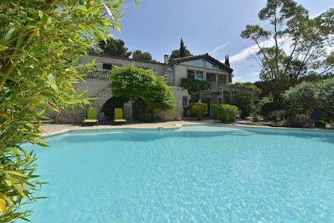 Close to Lourmarin, built in 2000, in the town of Puget sur Durance, this 220 m2 house consists of a main house and an independent apartment. The configuration is ideal for receiving families and friends, or for a tourist lodge activity. On the groun...