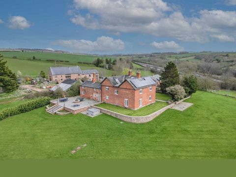 This beautiful, spacious red brick farmhouse lies in the village of Phocle Green, just a few miles east of the market town of Ross-on-Wye. The property has been renovated throughout to an exceptional standard, with generous, tastefully finished and w...