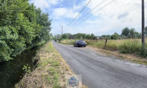 EXCLUSIVITY - RARE. Very nice real estate opportunity with this building plot EXCLUDING SUBDIVISION in Abbeville of 958m2 in the Saint Gilles district. Very quiet and in a bucolic environment bringing you the charm of the countryside, this land remai...