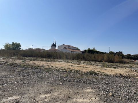 RARE , in Beauvoir-Sur-Mer, we offer this serviced land with a magnificent view of the mill. You will be able to project yourself for the construction of your dreams (land free of builder). This subdivision of 9 plots is located in a privileged envir...