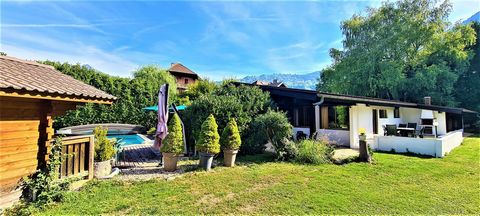 The agency of the 2 Valleys offers for sale this beautiful villa in the heart of the town of Cluses. 2 steps from the city center and its shops, in a green setting and out of sight. Beautiful architect villa on one level offering more than 170 m2 of ...