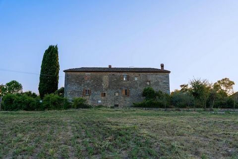 This holiday home is a 2-bedroom farmhouse which can accommodate up to 4 people. Ideal for small families, it has a swimming pool and a barbecue to have a gala time. This place is ideal for exploring the charming Tuscan countryside. Abbey Monte Olive...
