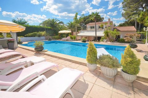 Prized residential gated community not far from Cannes and its famous beaches, Mouans Sartoux, close to all amenities, beautiful Provencal style villa. Inside it offers a welcoming entrance hall, a spacious bright lounge and dining area with a firepl...