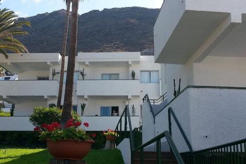 This pleasant apartment on Tenerife is blessed with a pleasant location, close to the sea. It is ideal for sun holidays with family or friends. Spend your days in the sun or visit to nearby places such as Puerto de Santiago and the picturesque Tamaim...