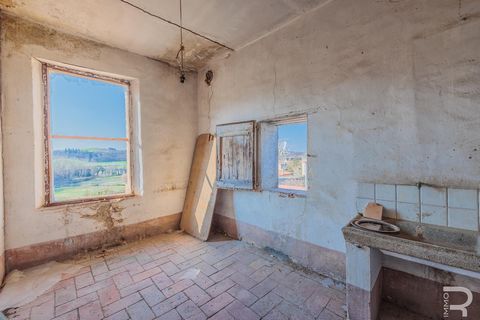 This very spacious, bright apartment in need of renovation is located in Asciano, a village with a special flair. With a large area and large windows, this attic apartment offers an enormous range of design possibilities. Incredible potential that ma...