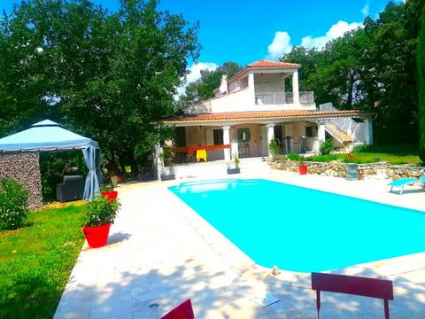 ST MAXIMIN LA STE BAUME- Jolie villa de 82 mé+garage ,terrasses / 2063m² arboré , piscine11mX4,5m,chalet bois