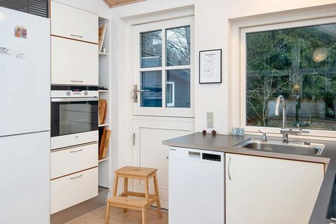 Maison de vacances avec bain à remous et sauna et caractère propre au propriétaire avec de nombreux détails passionnants située sur un terrain de 1200 m2 près de Bønnerup Strand. Le gîte est meublé d'une cuisine ouverte et d'une grande pièce à vivre ...