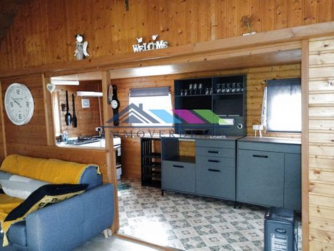 Magnificent chalet, completely renovated inside and out, with its bedroom and two double beds, a large living room of 15m2, a fully equipped kitchen, and a beautiful new bathroom. The pretty sun terrace is not overlooked. This chalet is located on a ...