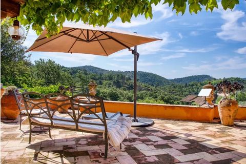 OFF GRID LIVING Authentic bastide (in dry stone) - former olive mill - which has been lovingly renovated. The property offers the comfort of two separate houses and a beautiful infinity pool. This is an 'off-grid' property where you can enjoy absolut...