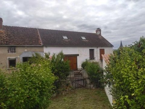 Charming traditional semi-detached house in the town of Lignac, just a few minutes’ drive to the medieval town of St Benoit du Sault, where there is a supermarket and shops and services. Approximately 20 minutes car drive to Argenton-Sur-Creuse with ...