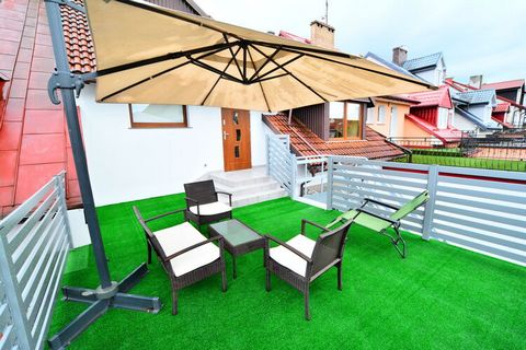 The apartment is located in a quiet housing estate surrounded by single-family houses and has a spacious terrace from which you can observe the surroundings. There is a set of garden furniture and a sunshade on the terrace. The property has 2 bicycle...