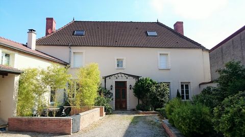 In the heart of the village of Chouilly, come and discover this magnificent Royal House dating from the Middle Ages, renovated with quality materials and composed of 2 residential houses and an outbuilding of 120 m2. High potential for B&B business. ...