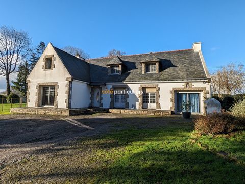 Property on a park of about 2850 M2 including an entrance with cupboard, a beautiful living room with an insert fireplace opening onto an open fitted kitchen, a laundry room, a bathroom, garage. Upstairs a mezzanine, four bedrooms, a shower room, toi...