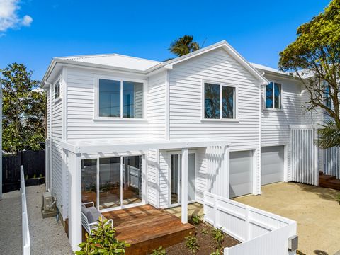 If you're tired of looking at homes that need work and prefer traditional roof lines with a weatherboard exterior, this brand new home will tick all the boxes. This development has been hugely successful and this is the final opportunity to buy into ...