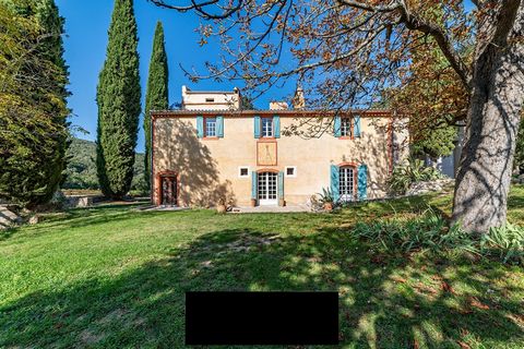 Period country property full of history...30 minutes north of Montpellier, in absolute calm and surrounded by nature, this magnificent property of a former bishop of Montpellier from the end of the 17th century develops 220 m2. A configuration with a...